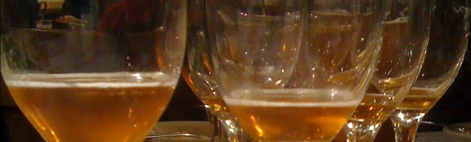 Любители пива отмечают получение кредитной карты банка Тинькофф.